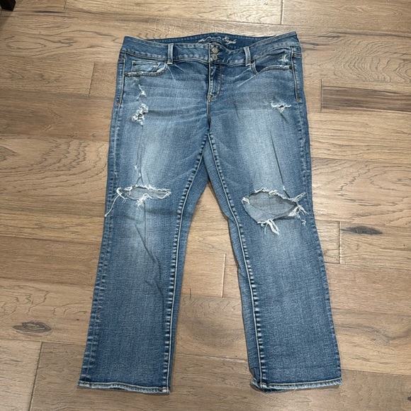 American Eagle Outfitters Denim - American Eagle Jeans Women Size 16 Artist Crop Faded Out Stretch Ripped Holes